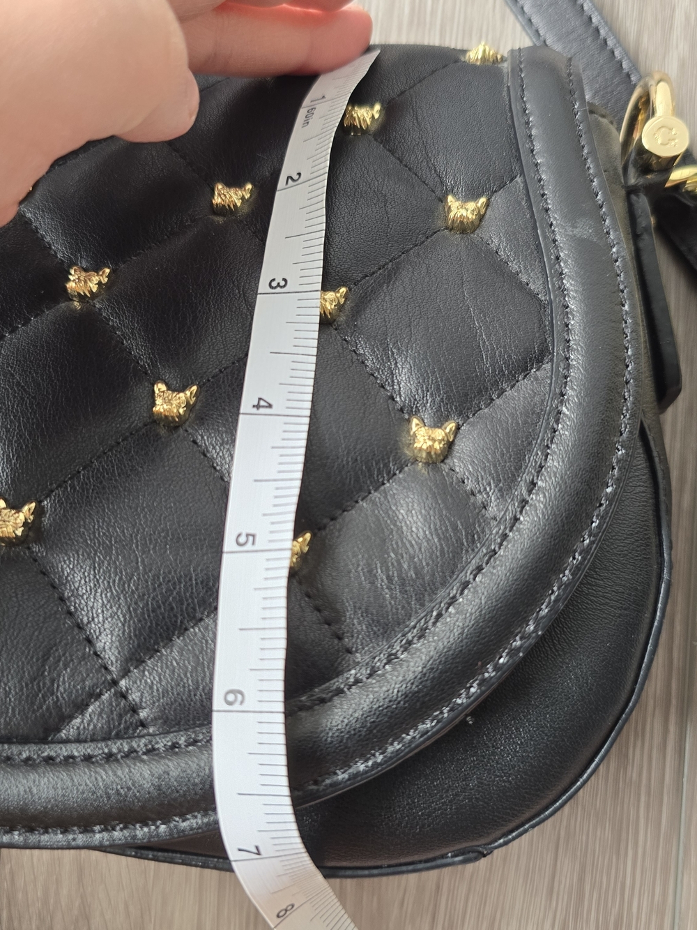 C Wonder Genuine Leather Black Quilted Crossbody Gold Dog Stud Chain Strap - Picture 8 of 15
